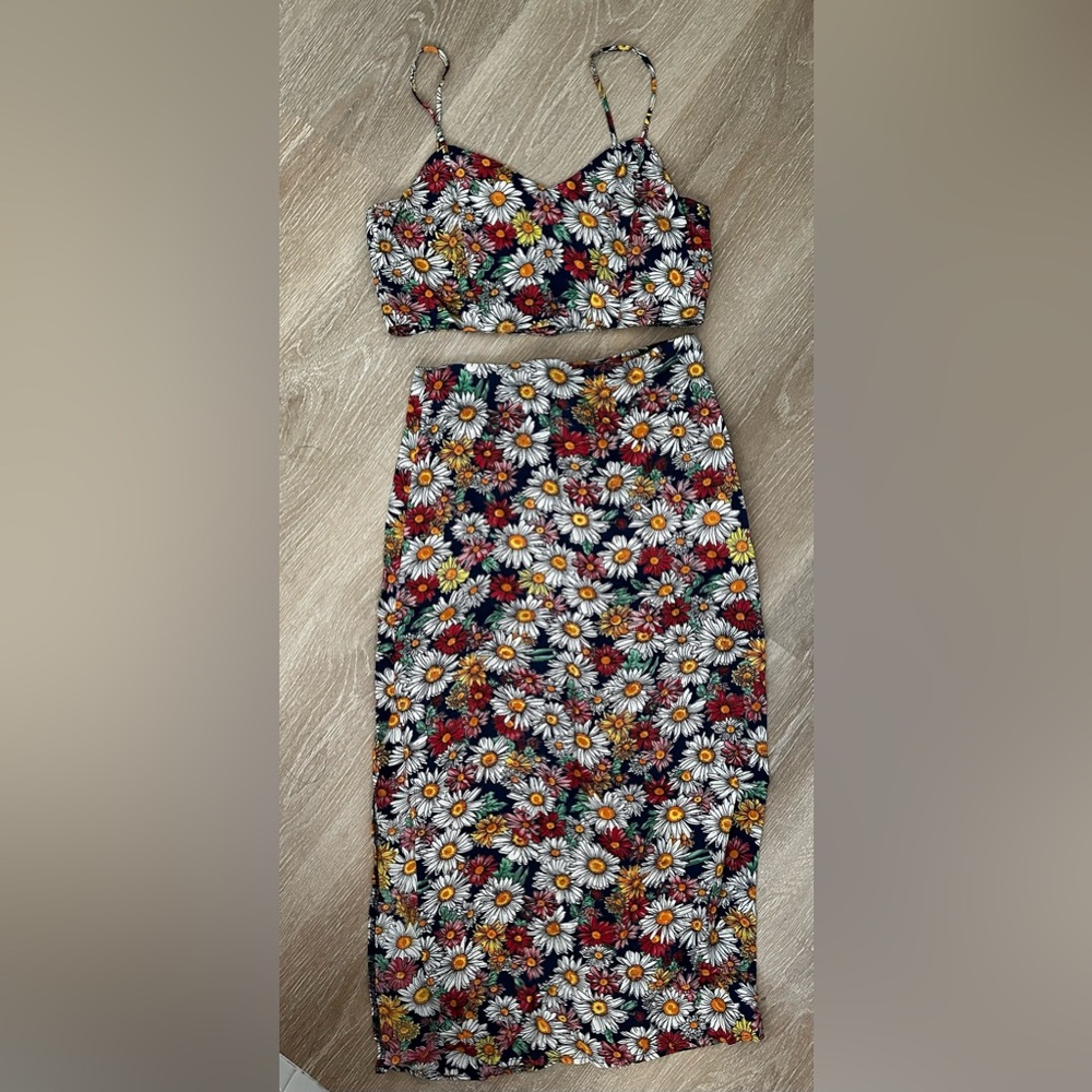 Reformation 2 piece set navy blue daisy floral